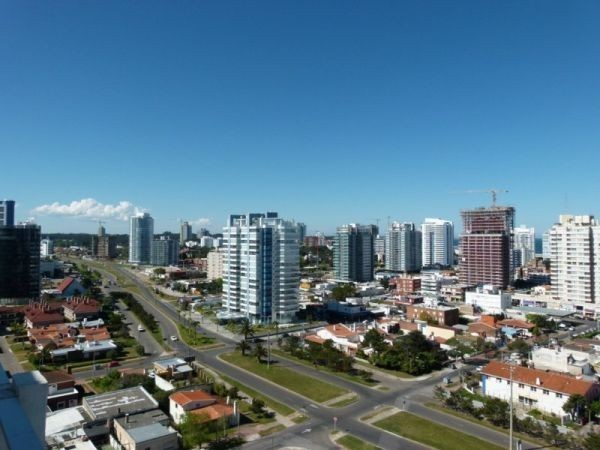 Amplio Pent House con vistas a la Brava en edificio Vanguardia